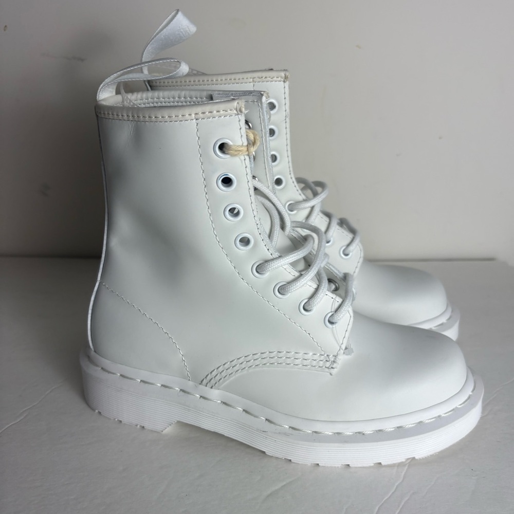Dr. Martens Mono white lace up leather boots size 5